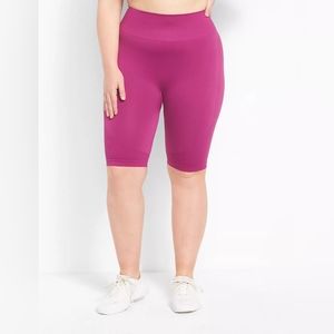 Livi High-rise seamless Knee Short